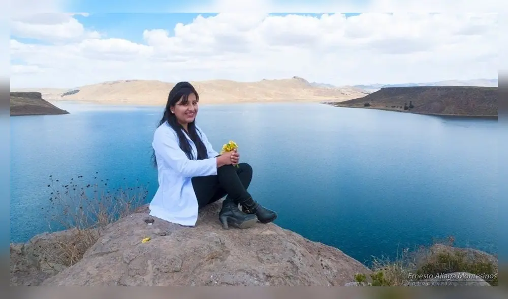 Ella es una de las  galardonadas de la Antología Mundial de Poesía “100 Mujeres Poetas”.