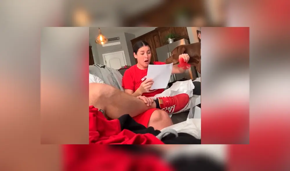 La mujer recibió como regalo los papeles de adopción de la chica que crió hace 14 años. Foto: captura.