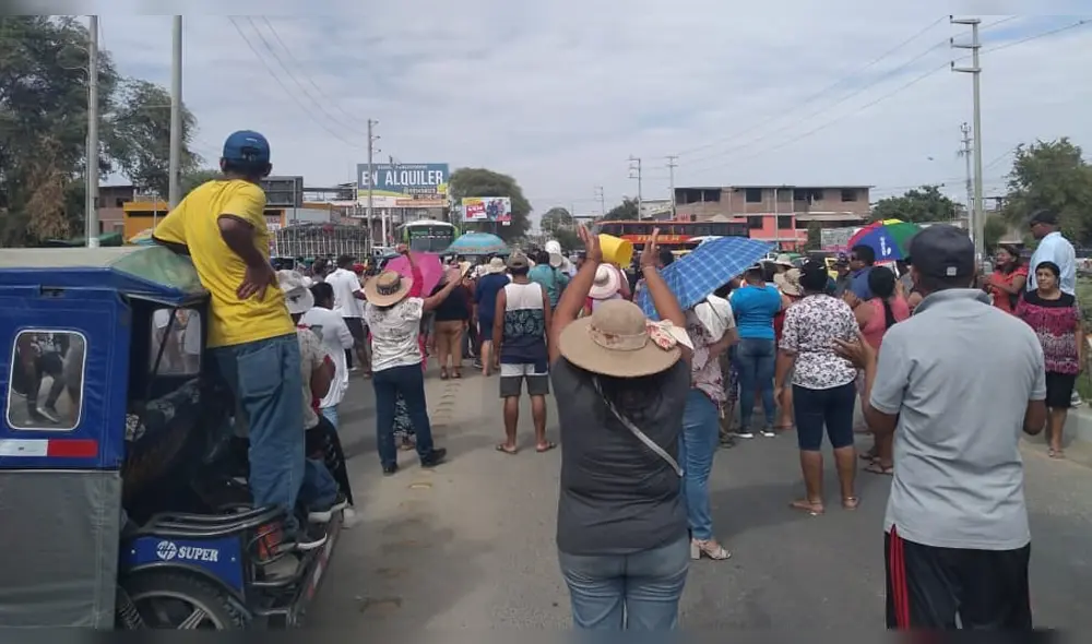 Esperan atención de autoridades para abastecerse del liquido elemento.