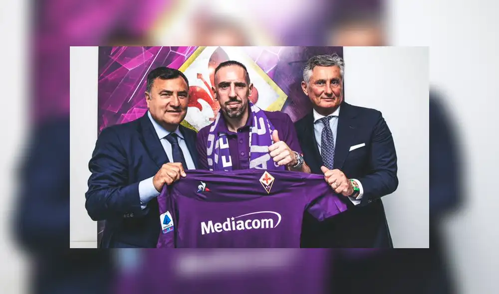 Franck Ribéry viajó hasta Florencia para estampar su firma por la Fiorentina. Franck Ribéry viajó hasta Florencia para estampar su firma por la Fiorentina.