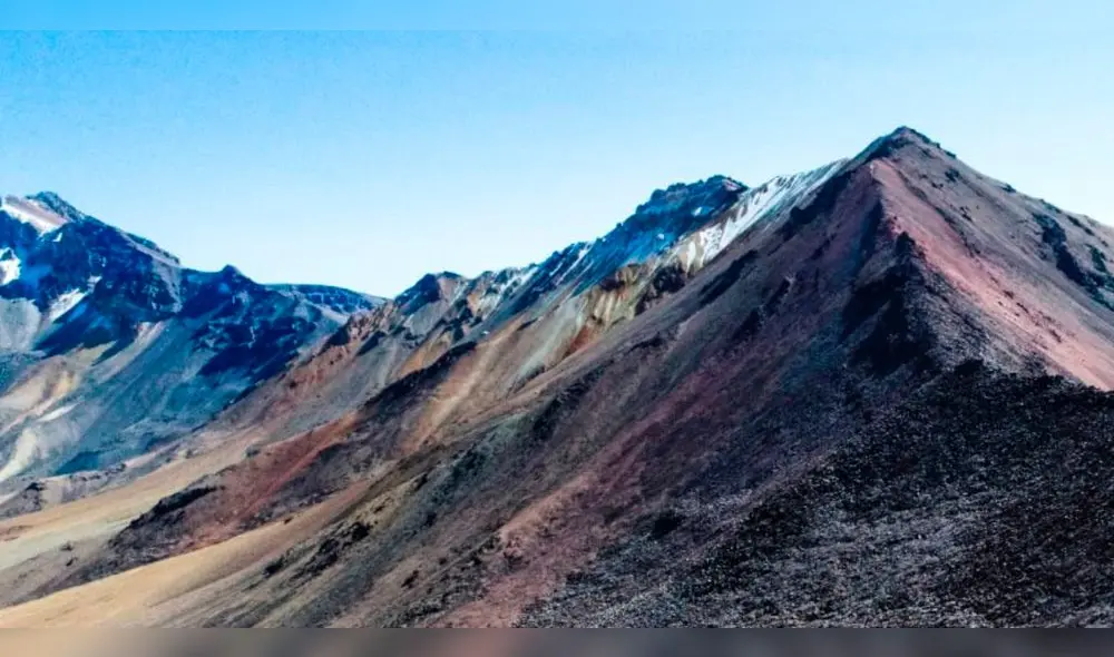 Arequipa alberga una montaña de colores en el distrito de Yura. Arequipa alberga una montaña de colores en el distrito de Yura.