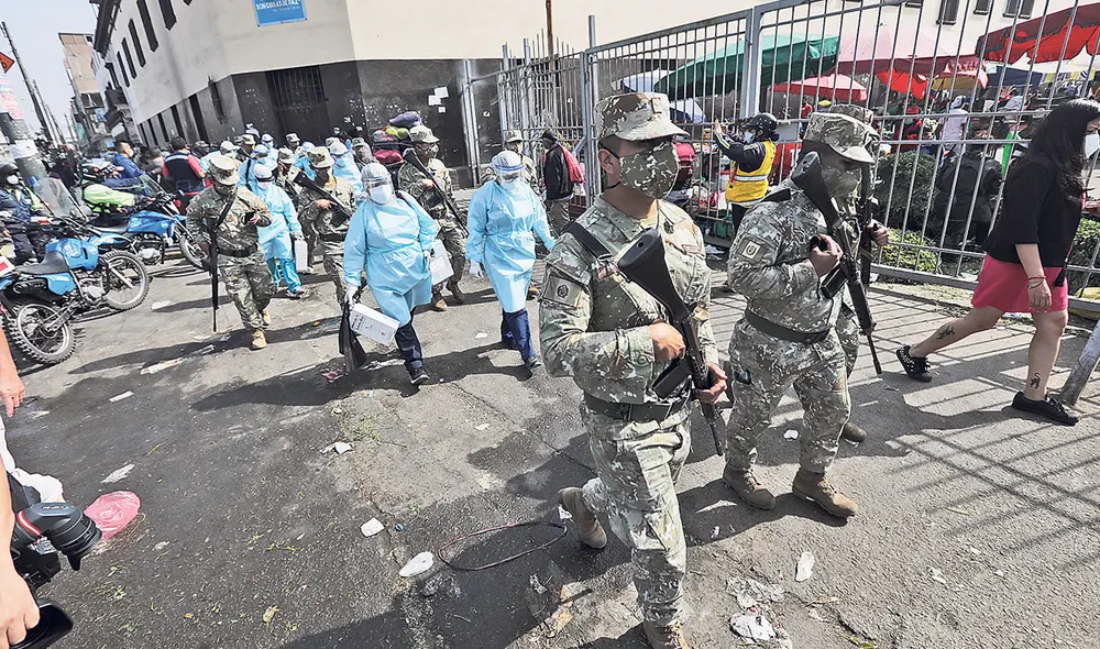 Juntos. Civiles y militares participarán en la movilización. Foto: Jorge Cerdán/La República Juntos. Civiles y militares participarán en la movilización. Foto: Jorge Cerdán/La República