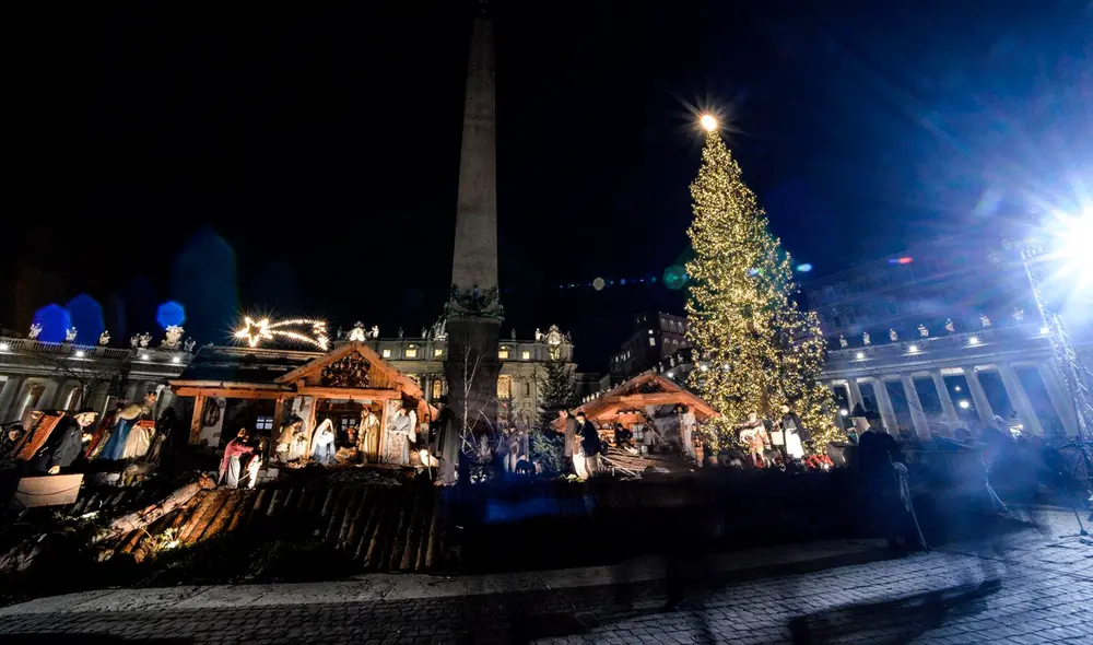 El nacimiento y el árbol son dos de los símbolos más representativos de la Navidad. Foto: AFP