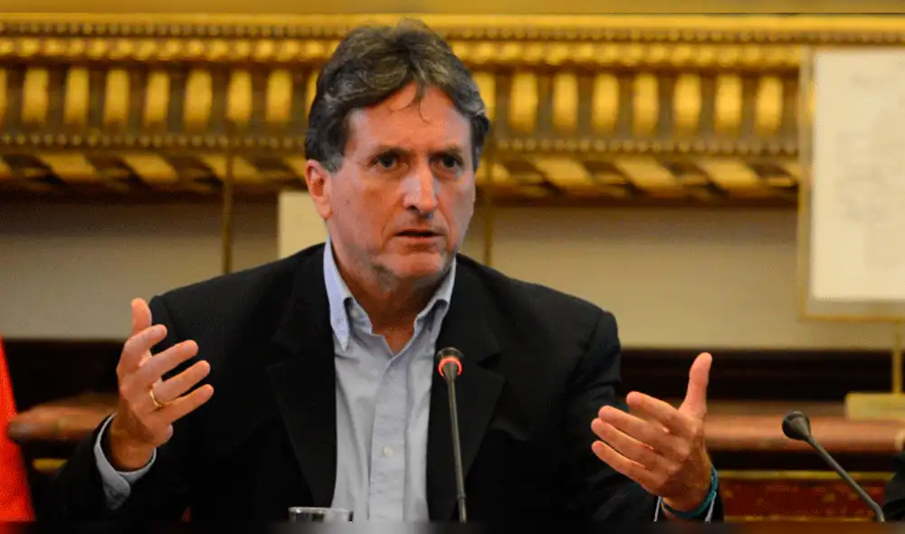 Gobierno acepta renuncia de Pablo de la Flor Gobierno acepta renuncia de Pablo de la Flor