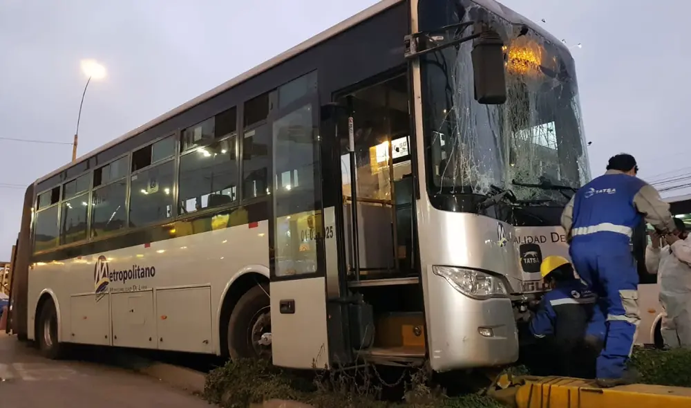Los afectados fueron atendidos por personal de la ATU. Foto: Twitter