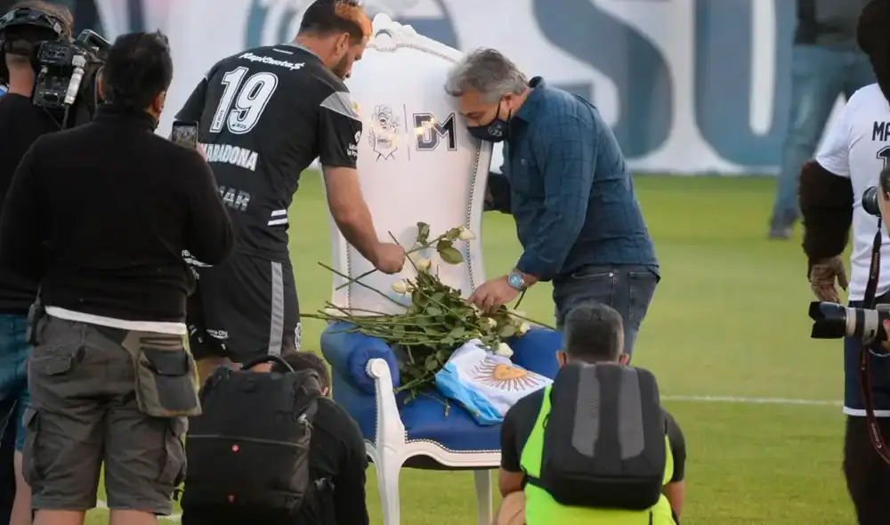 Diego Armando Maradona fue homenajeado en el estadio de Gimnasia. Foto: TNT Sports