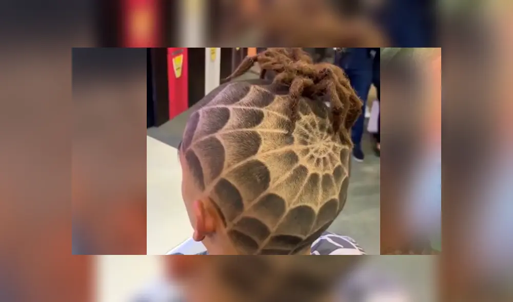 En Facebook se viralizó el curioso cambio de look que hizo un barbero en la cabeza de su cliente. En Facebook se viralizó el curioso cambio de look que hizo un barbero en la cabeza de su cliente.