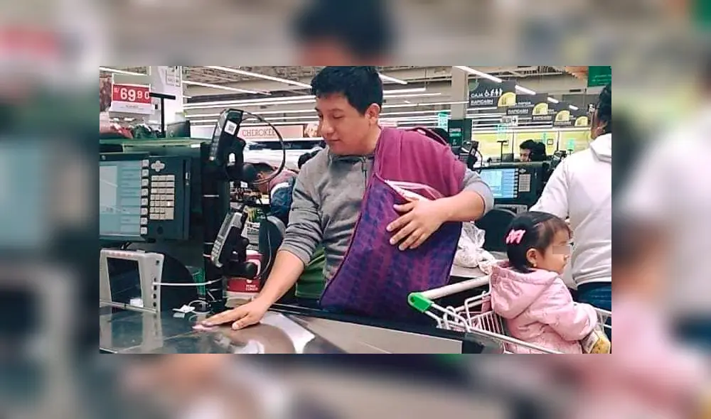 Chico usa alforja cajamarquina en vez de bolsa para comprar en supermercado y causa furor [VIDEO]