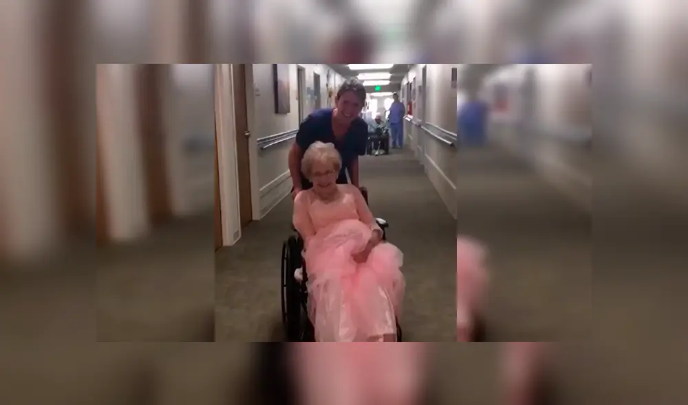 En YouTube, un anciano quiso sorprender a su esposa en el día de su aniversario y tuvo una sentimental reacción.