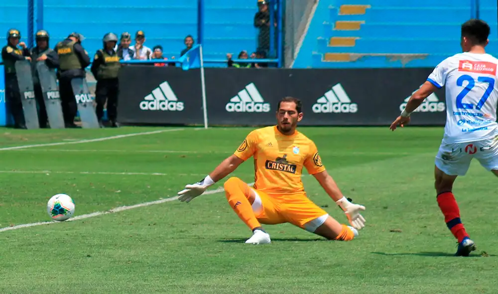 Relly Fernández, hincha confeso de Sporting Cristal, le dio la victoria a Carlos A. Mannucci en el estadio Alberto Gallardo. | Foto: @camannucci