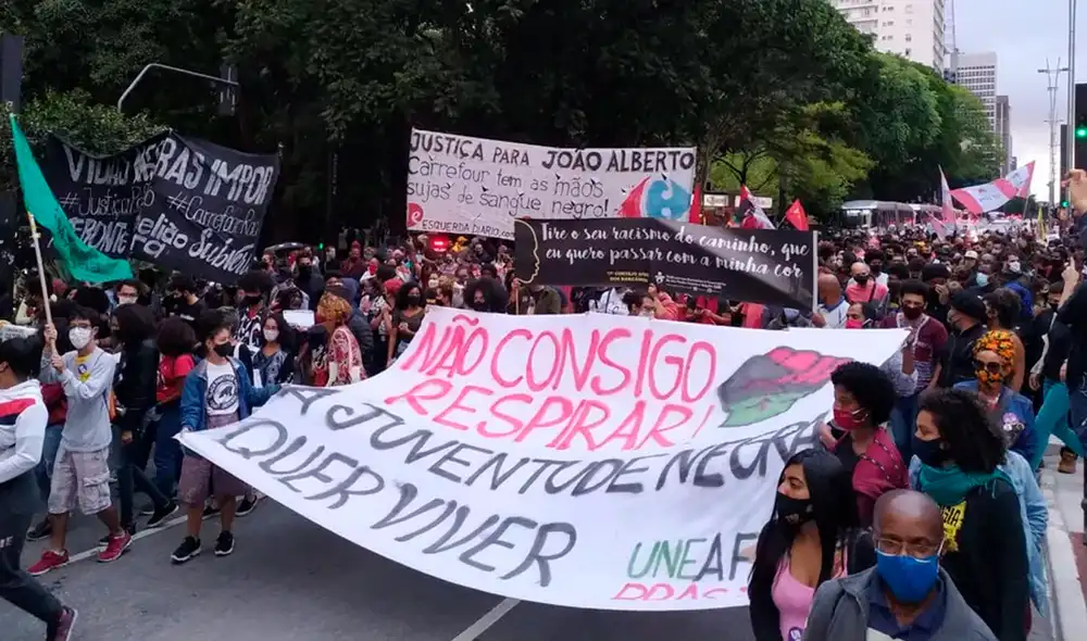 Manifestantes realizan un acto en Sao Paulo pidiendo justicia para Joo Alberto durante la 17° Marcha de la Conciencia Negra. Foto: G1