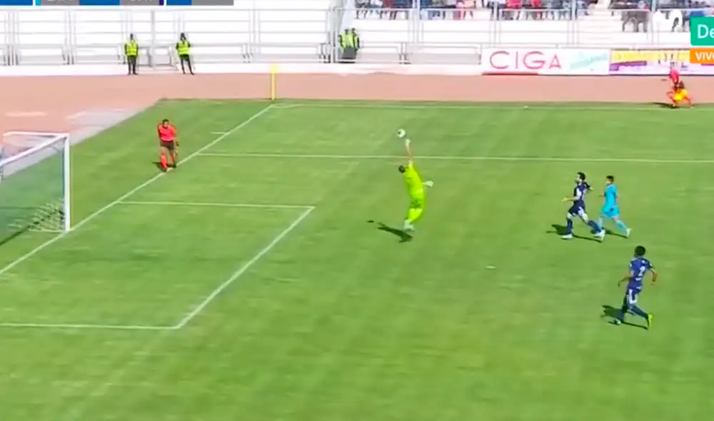 Andy Polar le hizo un "sombrerito" a Patricio Álvarez y decretó la goleada de Binacional sobre Sporting Cristal. | Foto: Movistar Deportes