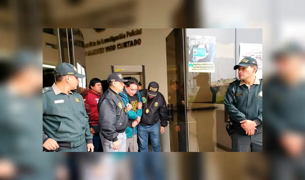 Carlos Burgos fue capturado en hostal del distrito de Los Olivos. Foto: Joel Robles / La República Carlos Burgos fue capturado en hostal del distrito de Los Olivos. Foto: Joel Robles / La República