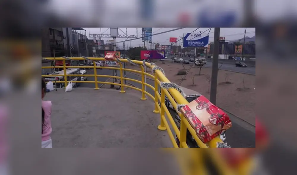 En Facebook, varios venezolanos se animaron a colocar adornos navideños en los puentes de Lima Norte. En Facebook, varios venezolanos se animaron a colocar adornos navideños en los puentes de Lima Norte.