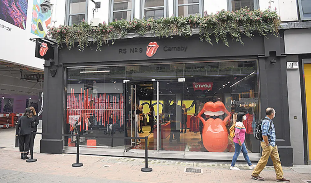 Fachada de su tienda.