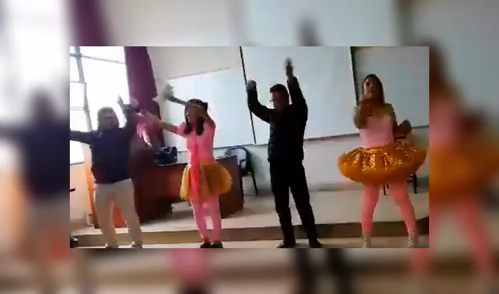 En Facebook, unos jóvenes hicieron lo imposible para lograr su objetivo de aprobar un curso en la universidad.