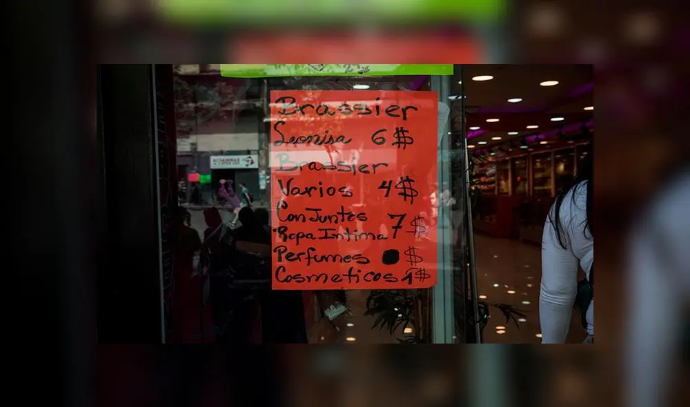 Incluso los comerciantes han optado por ofrecer sus productos con precios en moneda extranjera. Foto: EFE Incluso los comerciantes han optado por ofrecer sus productos con precios en moneda extranjera. Foto: EFE