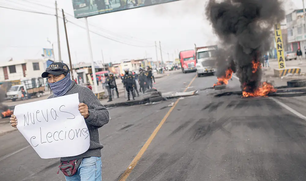 Reclamo. Aunque a las marchas se han sumado otras demandas, la principal es que se convoque a elecciones generales ya.