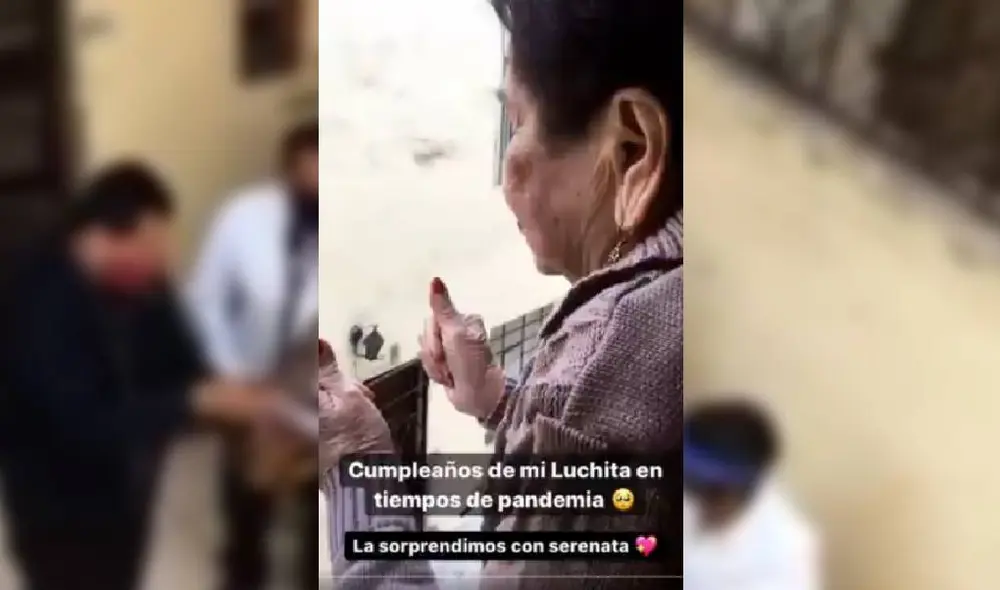 La abuelita bailó al ritmo de la serena por su cumpleaños. Foto: Twitter/@apuenter La abuelita bailó al ritmo de la serena por su cumpleaños. Foto: Twitter/@apuenter