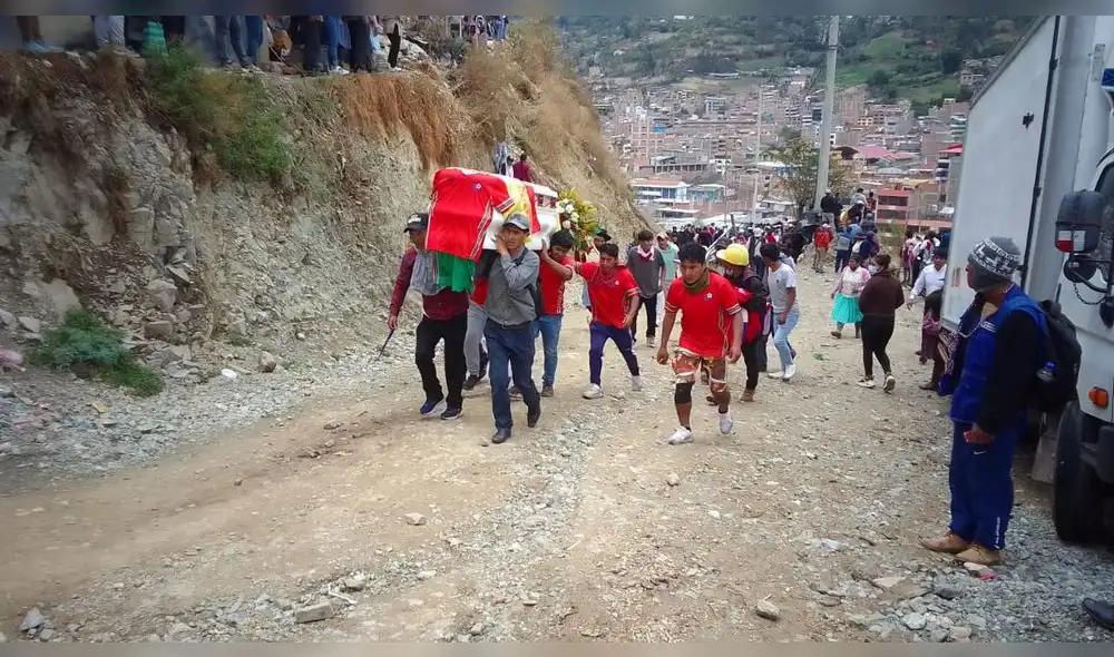 Despiden a muertos en Apurímac. Foto: Alexander Flores/URPI-LR