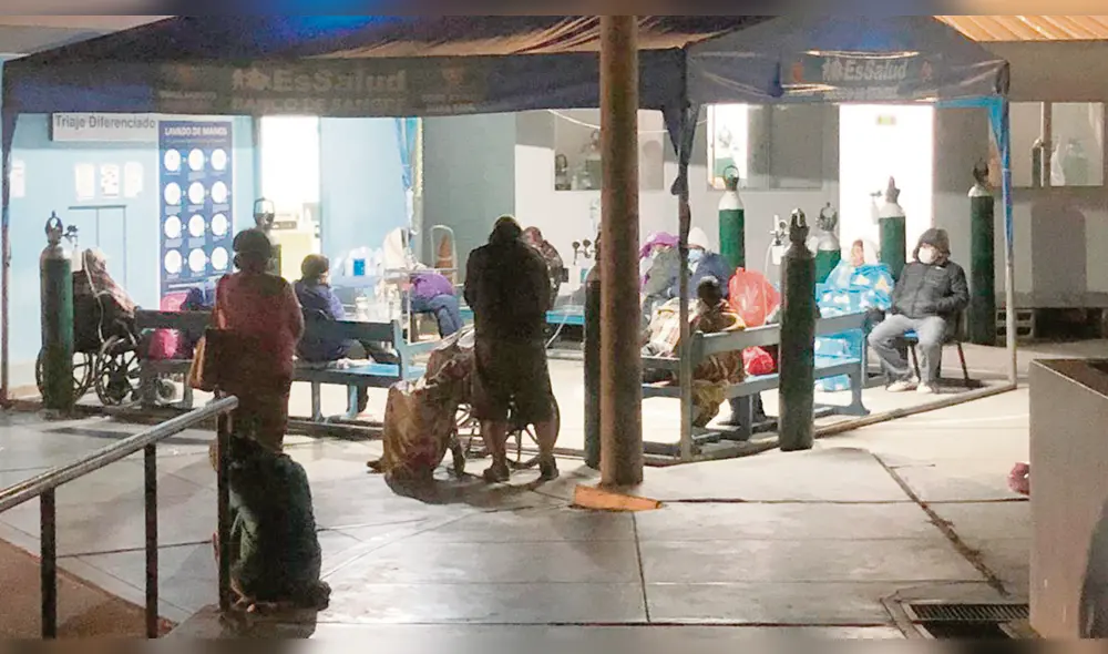 Sanitarios denuncian que atención se realiza en bancas. Sanitarios denuncian que atención se realiza en bancas.