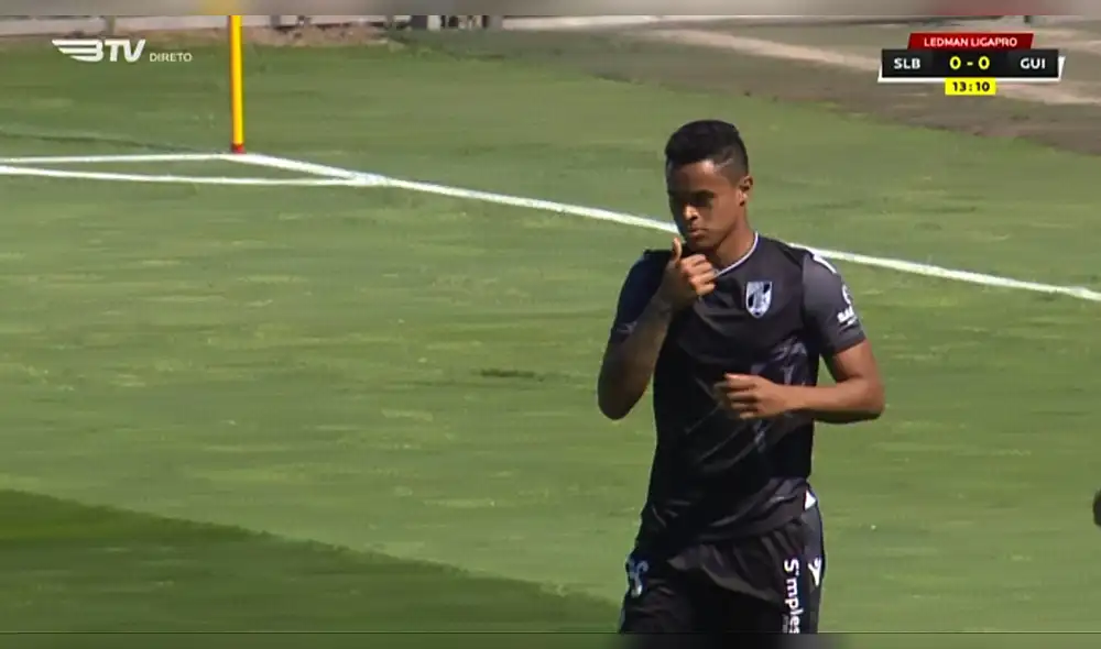 Christopher Olivares la “sombreó” y marcó este golazo con el Vitoria Guimaraes [VIDEO]