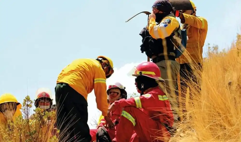 Cusco: impresionantes imágenes del incendio forestal cerca a Sacsayhuaman Cusco: impresionantes imágenes del incendio forestal cerca a Sacsayhuaman