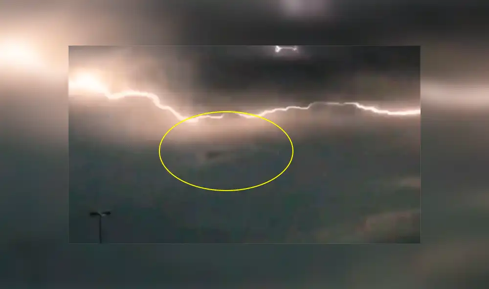 YouTube viral: graban a 'OVNI' de forma triangular atrapado en una tormenta eléctrica [VIDEO]