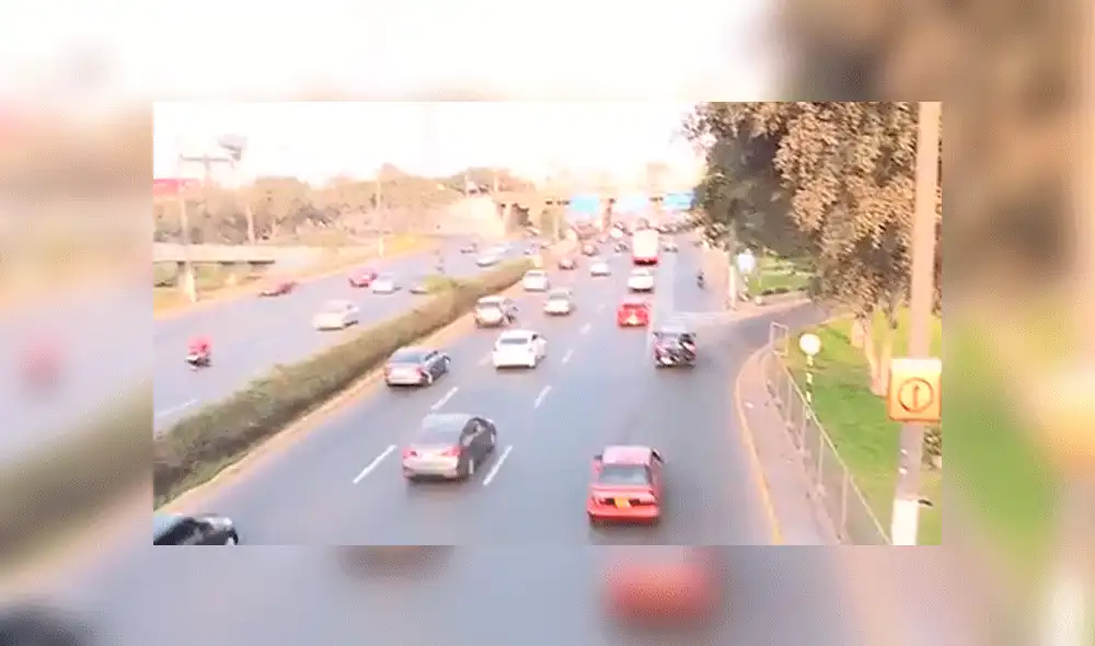 Delincuente ataca con cuchillo a joven para robarle su celular [VIDEO]