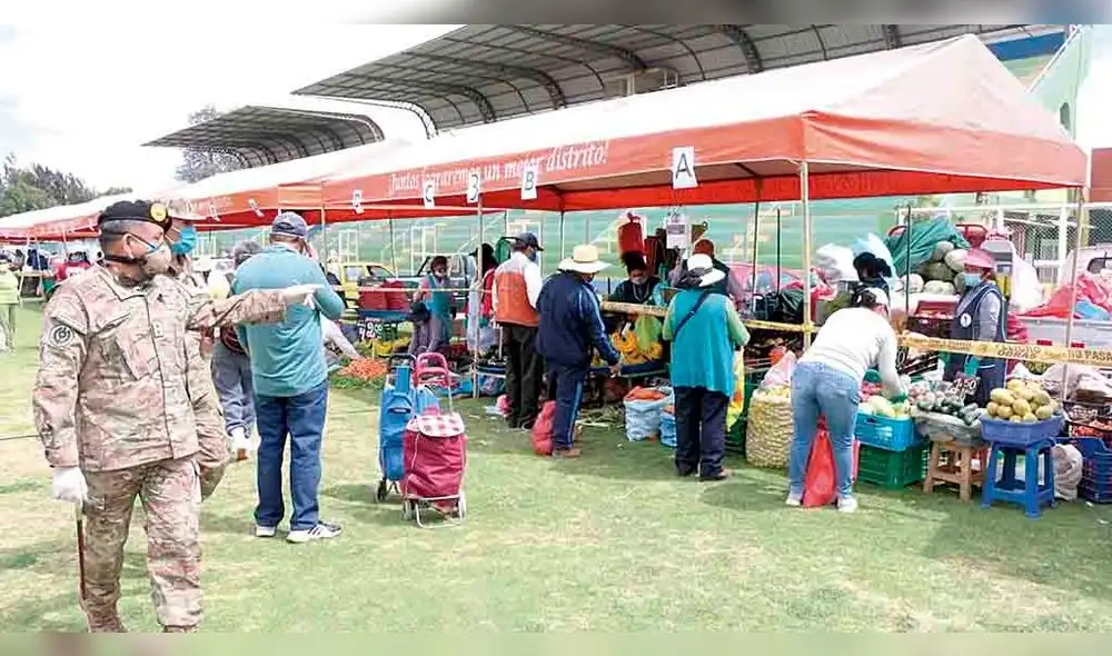 visita. Jefe del Comando Covid-19 realizó visita a feria itinerante en Sachaca. Ahí respondió preguntas de La República. visita. Jefe del Comando Covid-19 realizó visita a feria itinerante en Sachaca. Ahí respondió preguntas de La República.