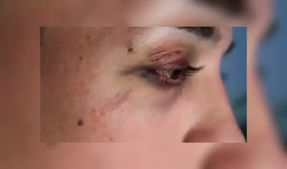 Golpean brutalmente a pareja homosexual en local de comida rápida Golpean brutalmente a pareja homosexual en local de comida rápida