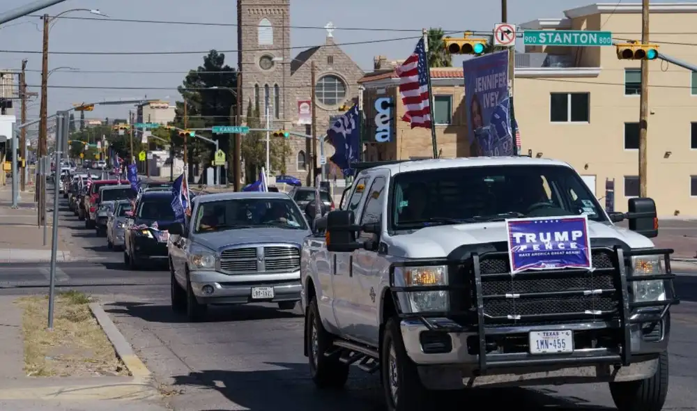 Los partidarios de Trump participan en un desfile de autos el 24 de octubre de 2020 en El Paso, Texas. Foto: AFP