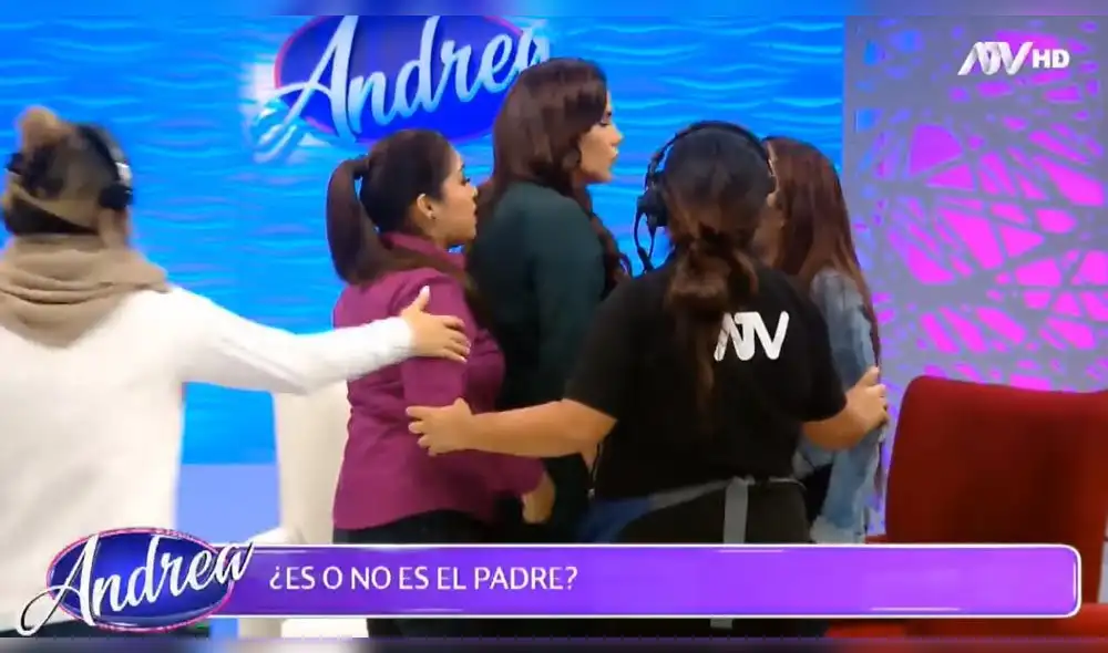 Andrea Llosa pierde la calma con mujeres que intentaron agarrarse a golpes Andrea Llosa pierde la calma con mujeres que intentaron agarrarse a golpes