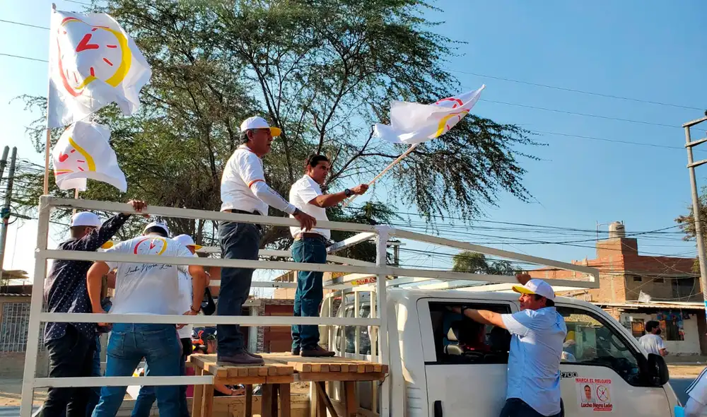 El candidato de Contigo Región se movilizó en una caravana que duró más de dos horas.