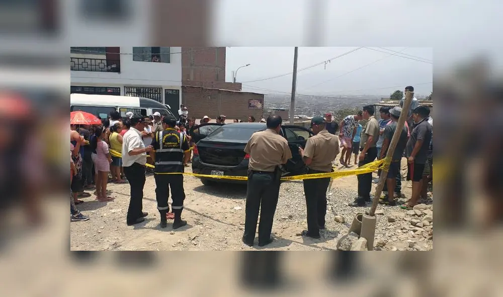 Peritos de criminalística se encuentran en la zona.
