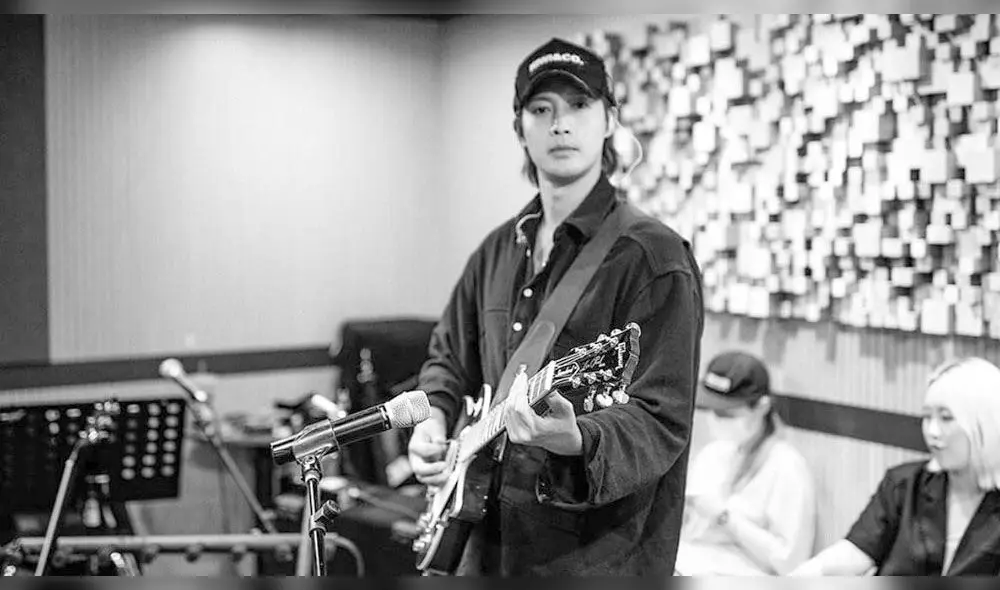 Desliza para ver más fotos del ensayo del  concierto online de Kim Hyun Joong llamado A bell of blessing. Créditos: @hyunjoong860606