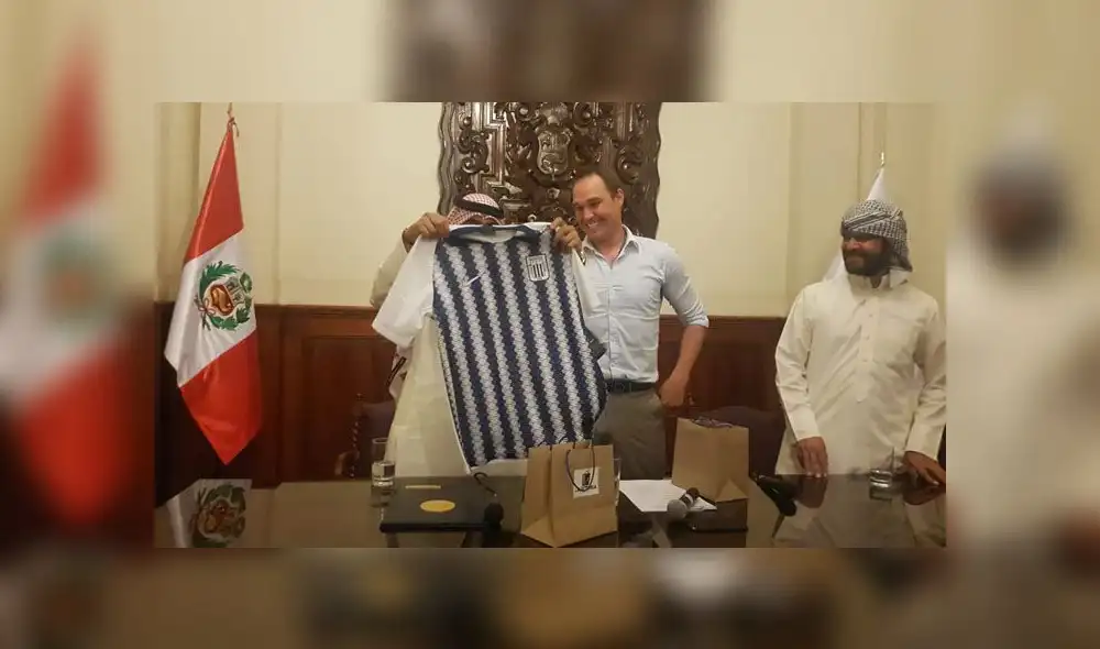 Yaqoob Mubarak prometió que nunca dejaría de ayudar a los peruanos, pues considera que son personas de buen corazón. Yaqoob Mubarak prometió que nunca dejaría de ayudar a los peruanos, pues considera que son personas de buen corazón.