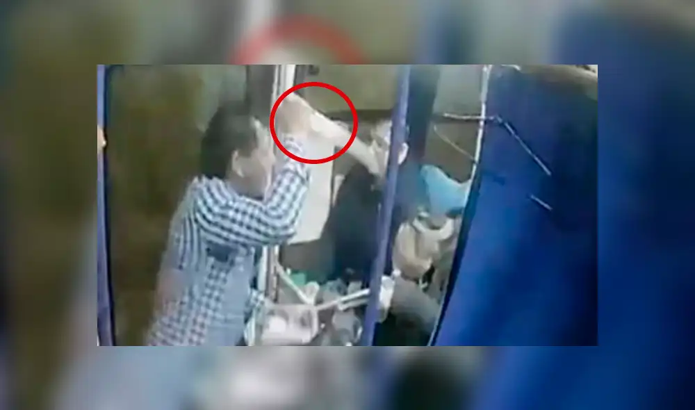 YouTube: ladrón asalta autobús y amenaza a mujer con enorme cuchillo carnicero [VIDEO]