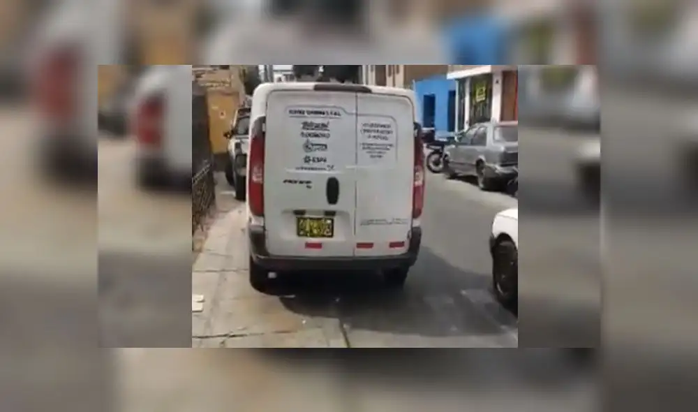 #YoDenuncio: vehículos utilizan vereda como estacionamiento en Surco [VIDEO]