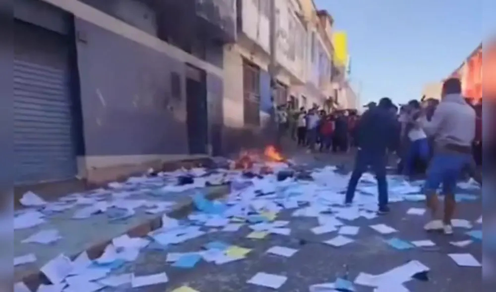 Ayacucho. turba quemó edificio de la fiscalía por liberación de sospechosos. Foto captura Media TV.