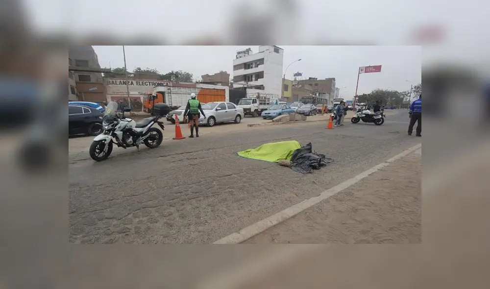 Vecinos se quejaron que el mal estado de las pistas y la falta de semáforos producen constantes accidentes mortales. (Foto: Grace Mora / La República) Vecinos se quejaron que el mal estado de las pistas y la falta de semáforos producen constantes accidentes mortales. (Foto: Grace Mora / La República)