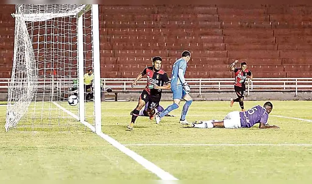 Celebran. Arias marcó el segundo gol para rojinegros.