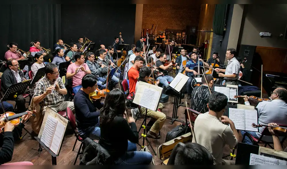 Músicos de la Orquestas Sinfónica de Trujillo preparan recital.