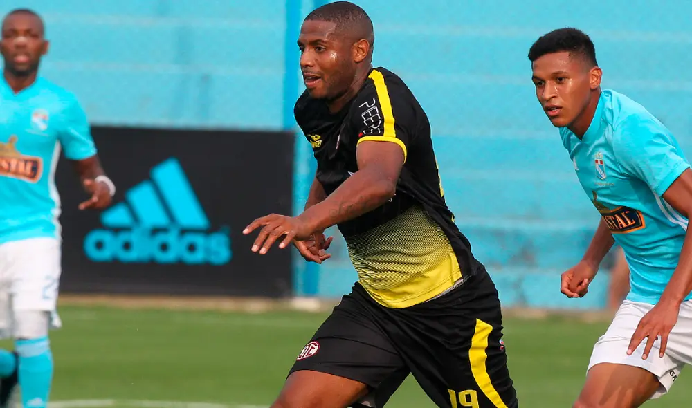 Roberto Guizasola, considerado el mejor lateral del fútbol peruano, optó por dar un paso al costado para dedicarse a una ONG. Roberto Guizasola, considerado el mejor lateral del fútbol peruano, optó por dar un paso al costado para dedicarse a una ONG.