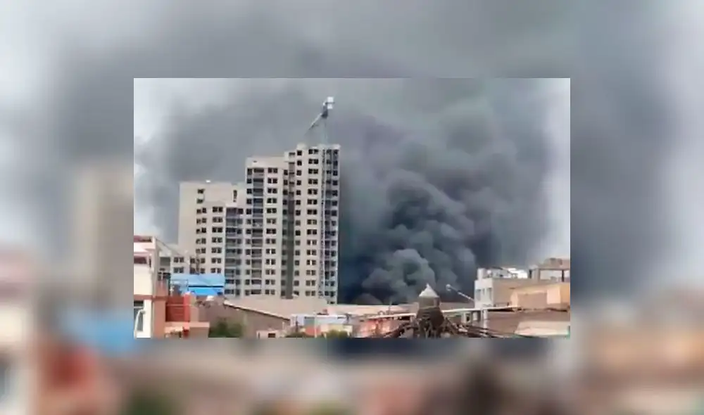 Cercado de Lima: incendio de gran magnitud afectó edificio en construcción [VIDEO]