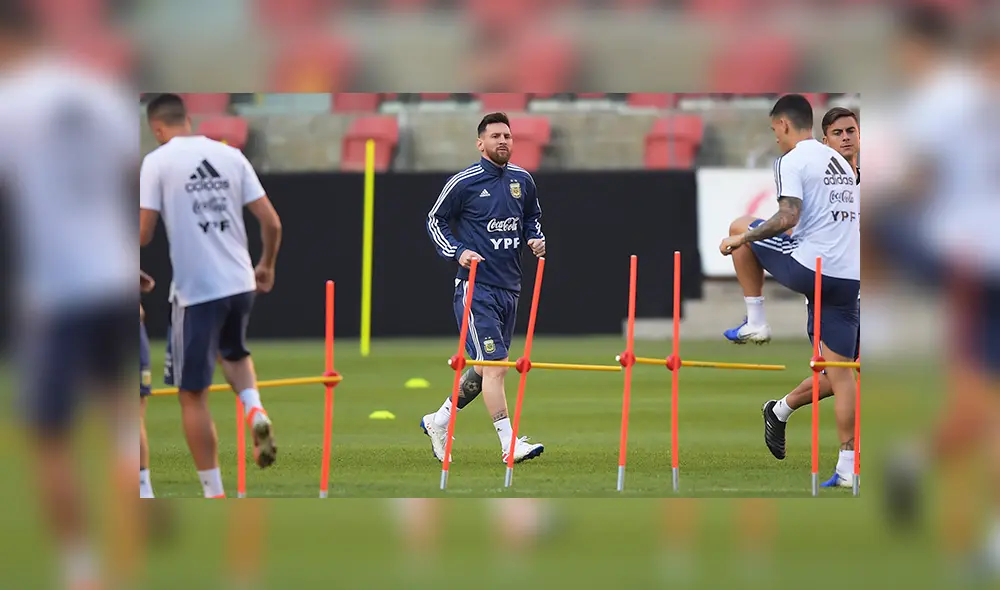 Un hincha en estado de ebriedad asegura que habló con Lionel Messi por Facebook y "muestra" pruebas. Un hincha en estado de ebriedad asegura que habló con Lionel Messi por Facebook y "muestra" pruebas.