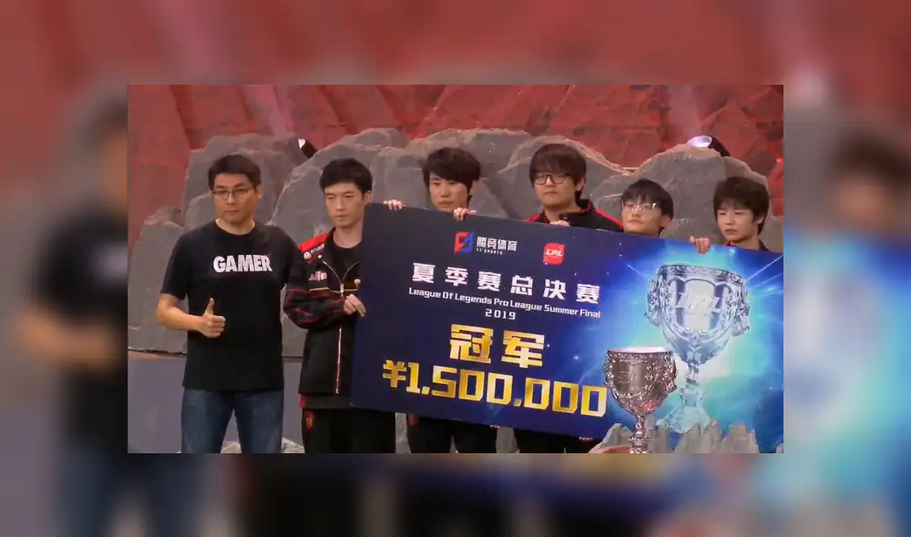 También fueron campeones de la LPL, la liga china del juego. Su donación fue de 250 mil dólares. También fueron campeones de la LPL, la liga china del juego. Su donación fue de 250 mil dólares.