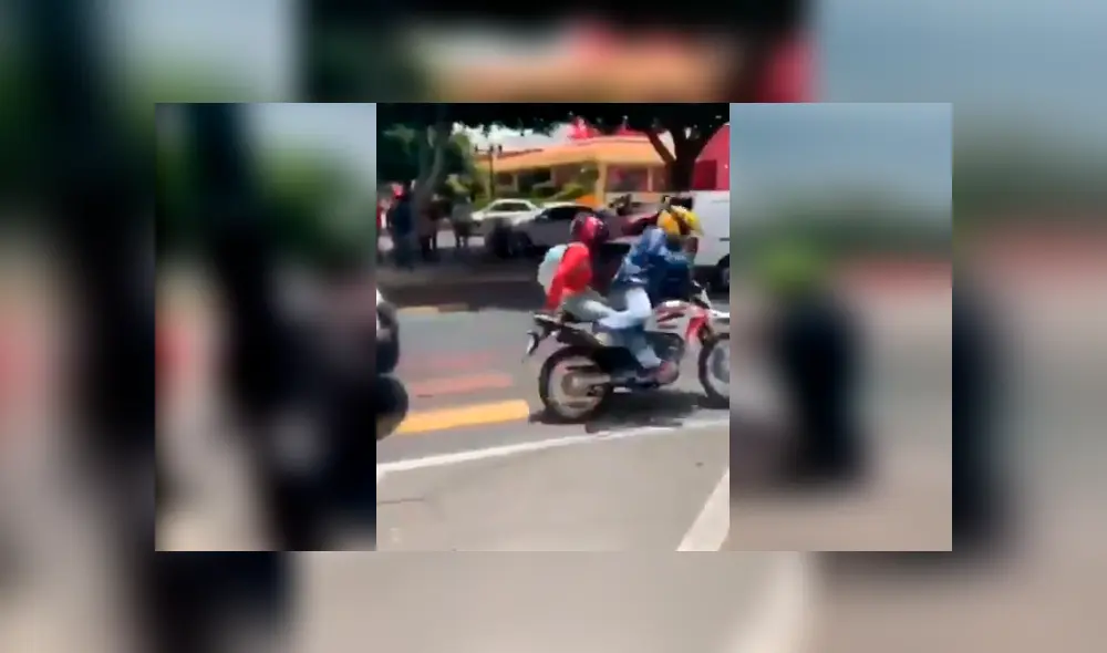 Vía YouTube. Joven motociclista trató de escapar de policía junto con su acompañante, pero su huida no salió como lo esperaba