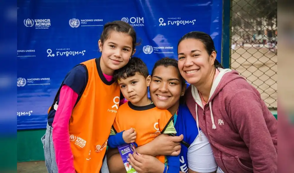 Judoka Yuliana Bolívar con niños migrantes de San Juan de Lurigancho. Judoka Yuliana Bolívar con niños migrantes de San Juan de Lurigancho.