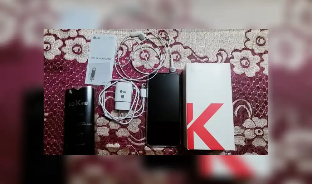 Todos los accesorios que acompañan al K41s en su caja. Foto: José Santana.